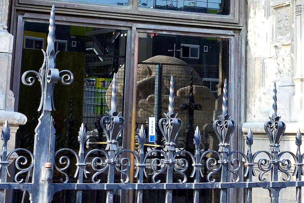 Reflection of the Henri de Miller sculpture, "L'Écoute" - Le Halles, Paris