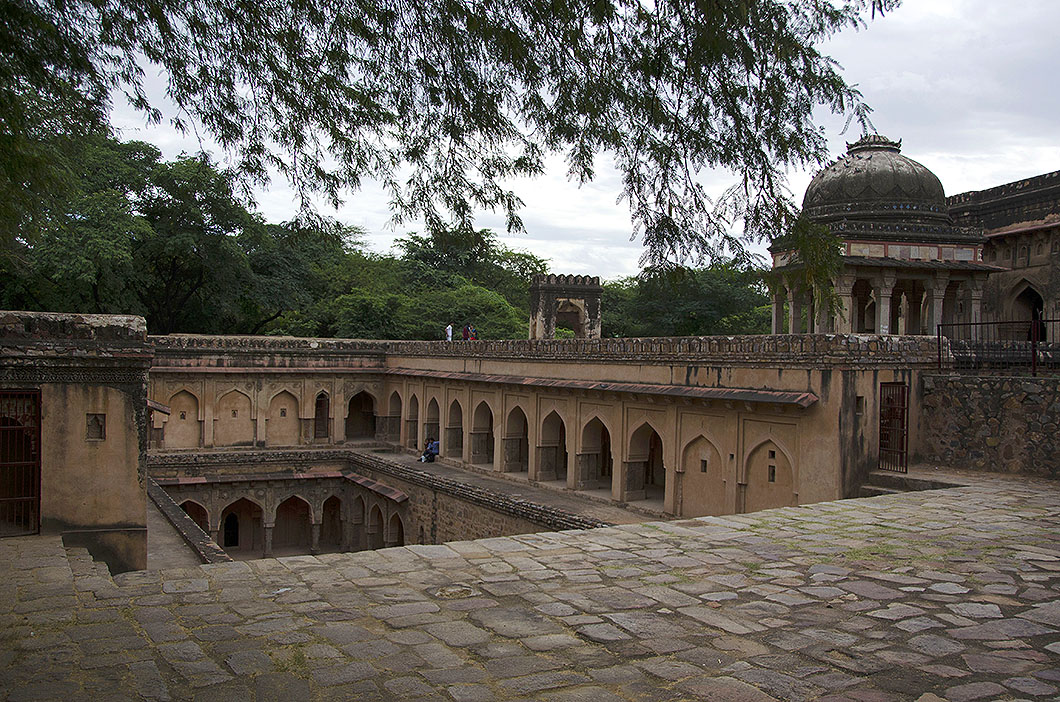 Rajon ki Baoli - Mehrauli Archaeological Park, Delhi