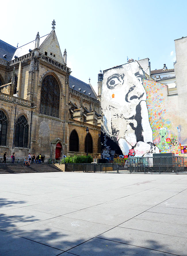 Street art in Place Igor Stravinsky - Paris