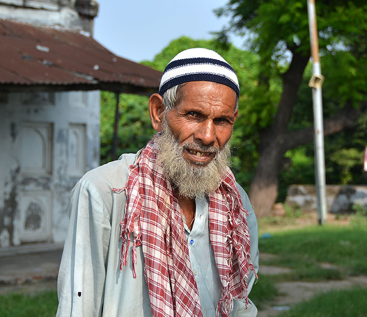 Mosque keeper, Lucknow
