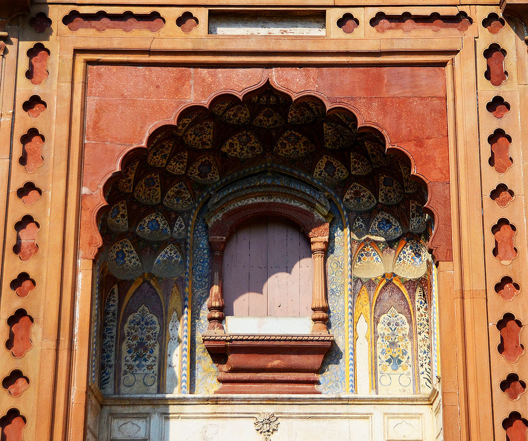 Painted detailing on top of gate.