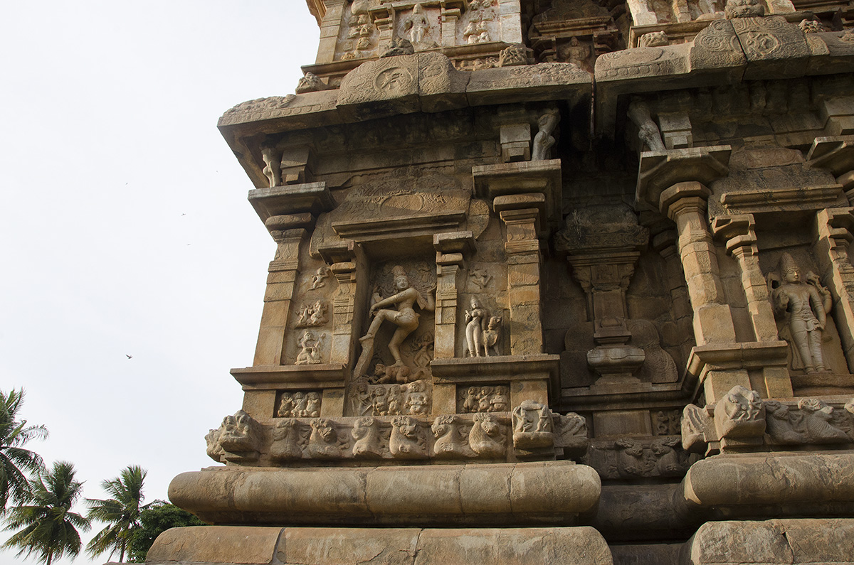 An exquisite Nataraja (Shiva in dancing pose) - Gangaikonda Cholapuram
