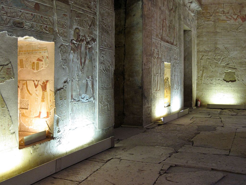 relief covered entrances to the sanctuaries of Isis and Horus in the second hypostyle hall.
